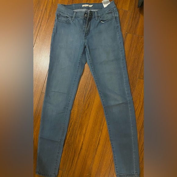 Women’s Levi’s - Picture 2 of 3